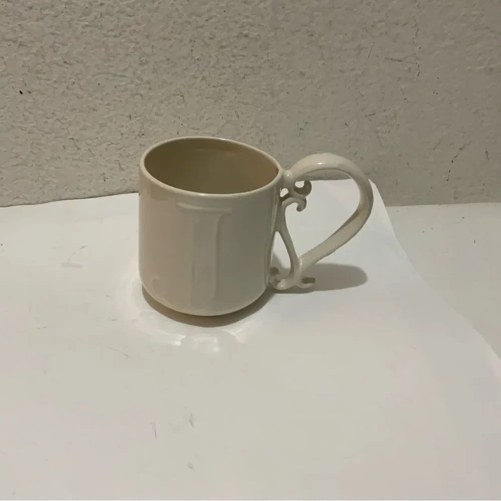 Pottery Barn ‘J’ ceramic mug B6